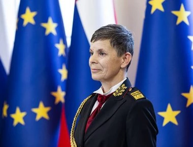 Πρώτη γυναίκα επικεφαλής ενόπλων δυνάμεων σε χώρα του ΝΑΤΟ η Αλένκα Έρμεντς